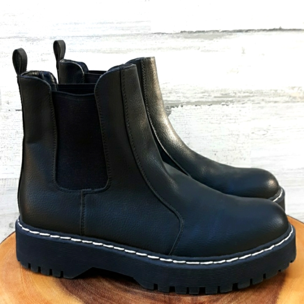 NWOT SINCERELY JULES LEATHER HIPPIE BOOTS